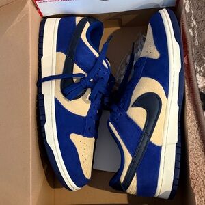 Nike Blue Navy Cream Low Top Sneakers